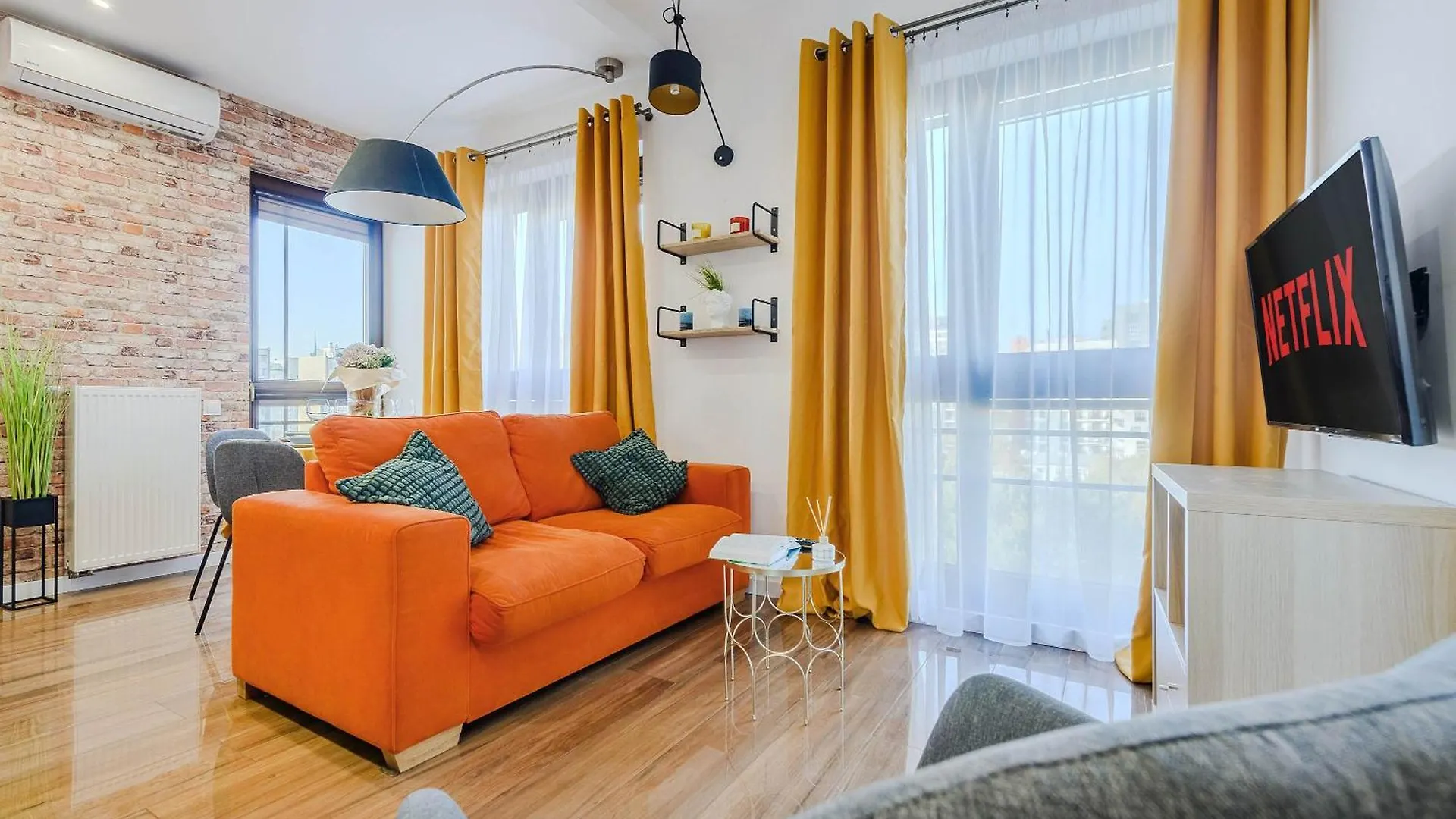 Cozy Apartment With Gym In The City Center Warszawa